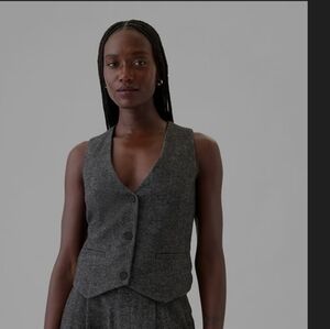 GAP Cropped Vest
